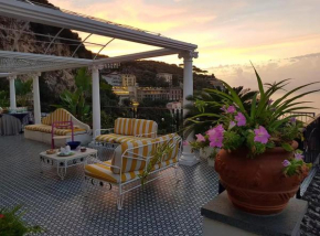 Apartment ! Exclusive Deals! On whtsapp ! check the number from the photos! Superlative panoramic terrace ! Sorrento